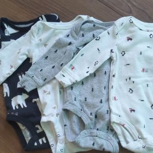 👶Lot of 4 winter themed long sleeved onesies